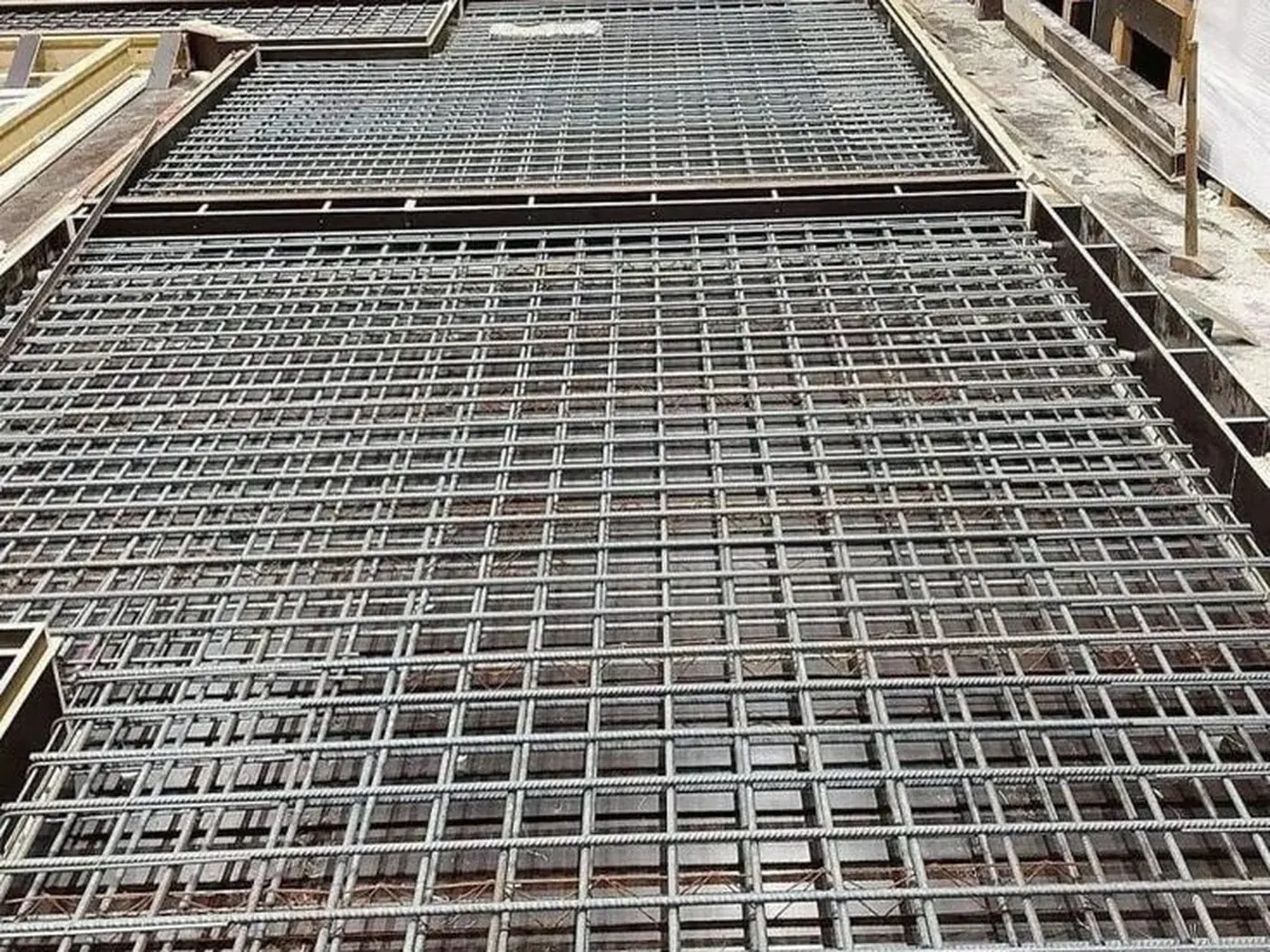 تسليح كثيف لبلاطة قبل الصب