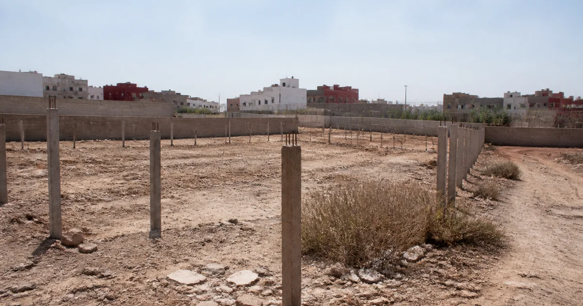 Terrain non bâti en attente de construction au Maroc